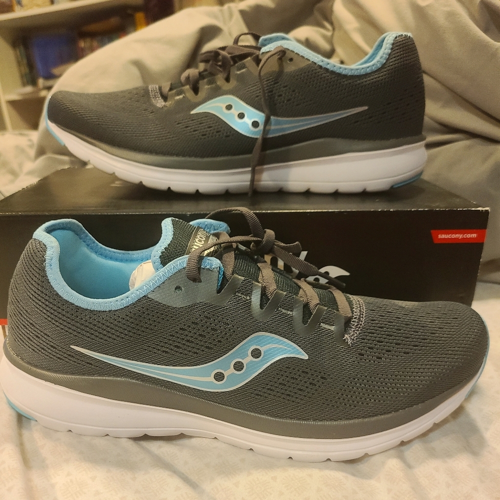 Womens Saucony versafoam tennis shoes